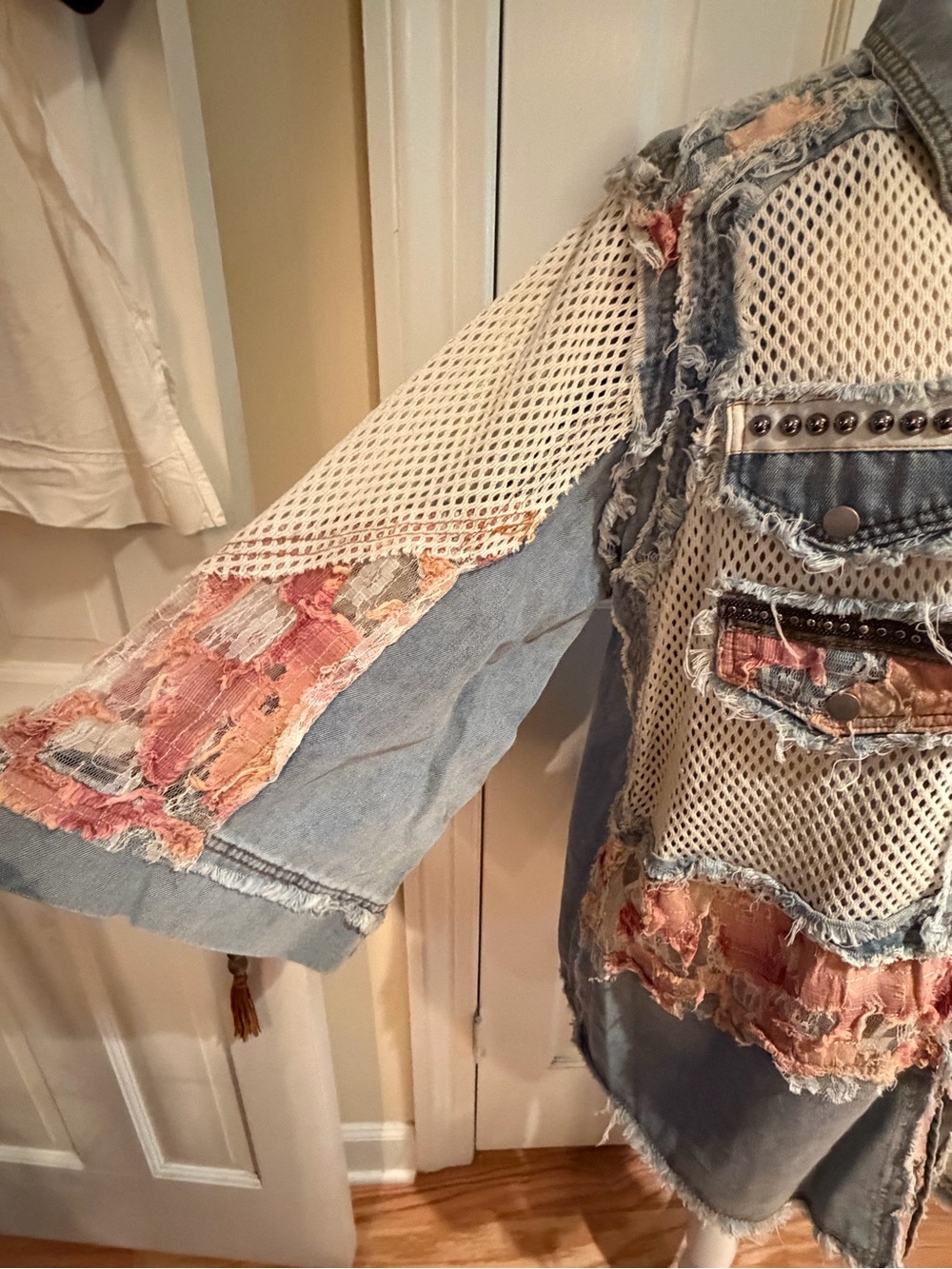 POL Light Blue Denim Jacket with White Mesh & Pink Patch Accents. Size L. NWT - Picture 4 of 6